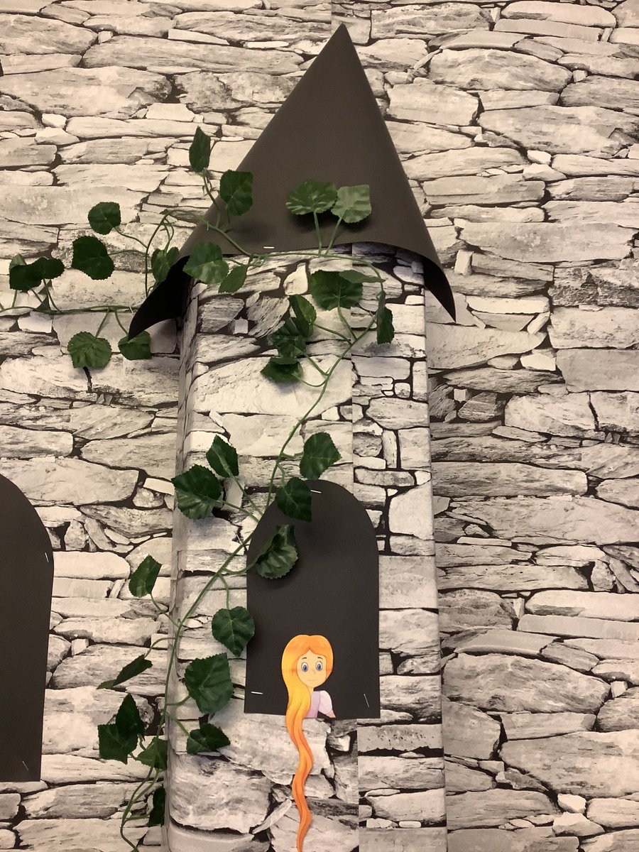 OakClassStBarts's tweet photo. Drawbridges are ready 🏰 we have been thinking about the different mechanisms we could use with the resources available to us to help rescue Rapunzel... @ClassPalm 🌴🌟🌴 https://t.co/xGy0g9wMt6