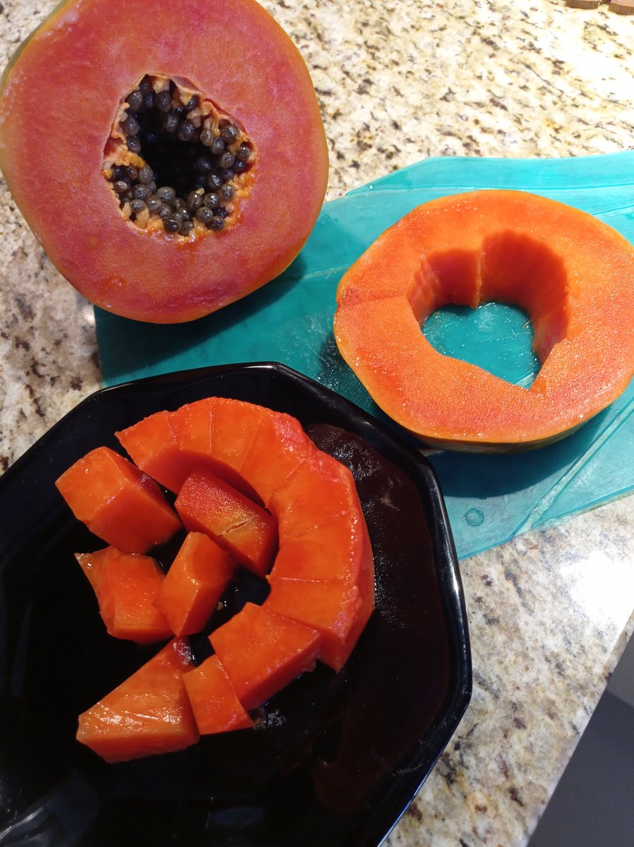 vandelfin38's tweet photo. Ustedes durante la semana, ahí, todos bellos con su #Twitear de #Team de jugos , comidas y lugares y yo más sola que Laúna twiteando #LaLechosaEsAmor
#TeamLechosa 🧡🧡 https://t.co/G7U8D5IPSJ
