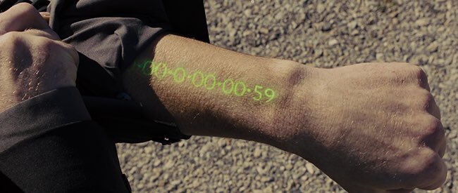 -Me tocó un número bajito en la cola del pollo 
-A ver