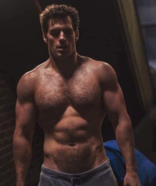 TonyBandres's tweet photo. 5 años de mala suerte a quien no comparta la belleza de Henry Cavill. https://t.co/w5vxK0n7BC
