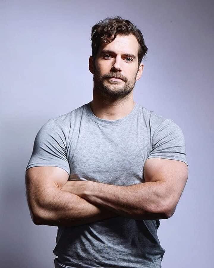 TonyBandres's tweet photo. 5 años de mala suerte a quien no comparta la belleza de Henry Cavill. https://t.co/w5vxK0n7BC