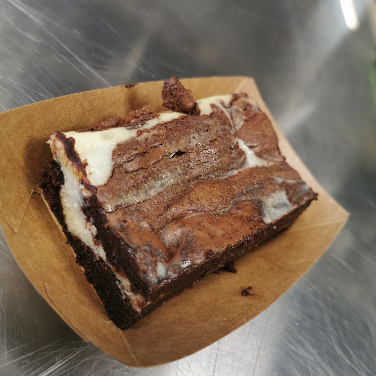 Eierlikör Brownie!!! www.thecookiebusiness
.der

Einfach dazu schreiben und noch für Ostern jemanden eine Freude machen💖🐥