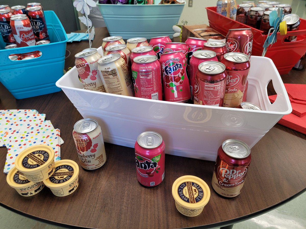 AmyMastin6's tweet photo. Vines Primary Teachers and Staff FLOAT our boat! Despite the rocky seas, they have kept us all AFLOAT! Fact: Ice cream is an important part of SEL and wellness. @princlareed  @Vines_AISD @AldineISD  #VinesStrong #Lemons2Lemonade #VinesCares #AldineCARES #SELDay https://t.co/X3nXvzBY6o
