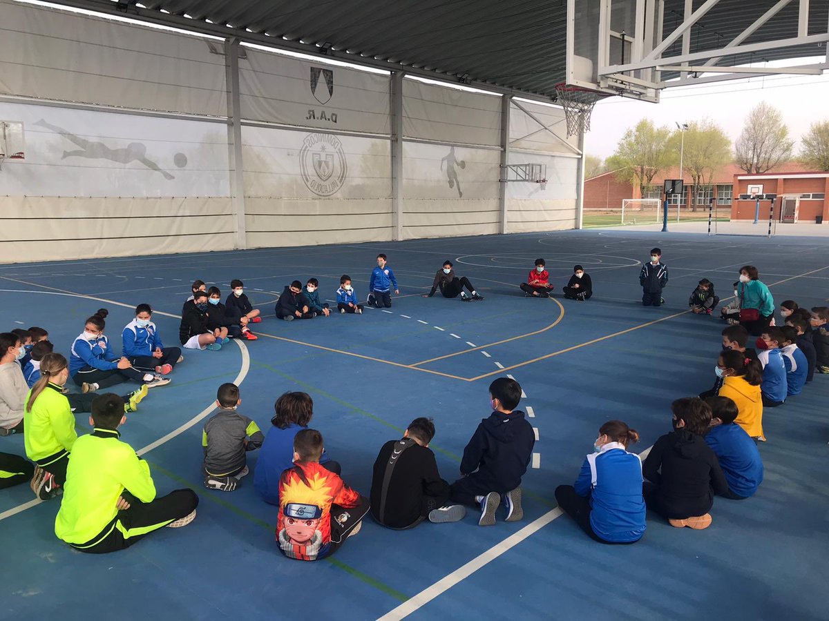 canteraatlvall's tweet photo. Finaliza nuestro primer día de campus. Resultado: Ilusión y muchas ganas de volver a repetir, seguro que nuestr@s chic@s hoy duermen a pierna suelta y alguno de nuestros entrenadores también 😜 El lunes más y mejor. https://t.co/4dpb7uB4iS