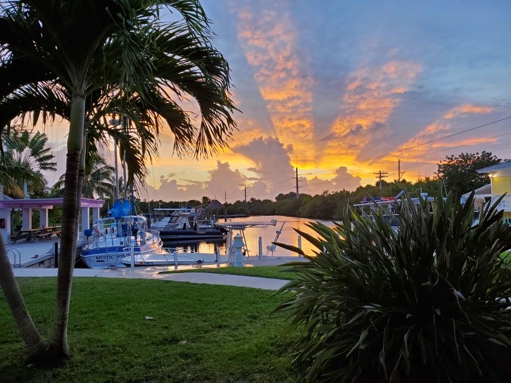 SeaBaseHA's tweet photo. "I saw something beautiful today
Something I've never seen before
It caught my eye and touched my heart
I think I'll remember it forever more"
Island Pride by Captain Patrick Haney
#bsaseabase #islandpride #sunset https://t.co/kbBpKqxL26