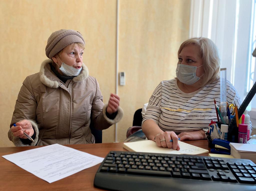 Сегодня прошёл ежемесячный приём граждан. Обсудили с председателем МКД и управляющим микрорайоном <a href="/um_lensk12/">Лидия Ливицкая</a> вопросы ЖКХ и благоустройства.
