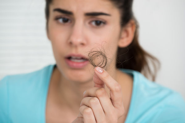 Capilarea's tweet image. ¿Qué es la alopecia femenina?🤔
¿Cómo saber si se padece? 🤔
¿Qué tipo/s de alopecia son más comunes en las mujeres?🤔
Muchas dudas, muchas preguntas... Y todas las vamos a resolver hoy en nuestro blog 👇
#alopecia #caidadelcabello  #clinicacapilarmadrid
ow.ly/XYpE50E9mlO