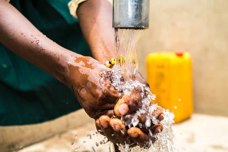 WaterAidNigeria's tweet image. Clean water and sanitation are vital defences against climate crisis. Yet, only 9% of the Nigerian population have access to these combined services. We urge the government to act fast in making commitments to change this reality. #KeepYourPromises