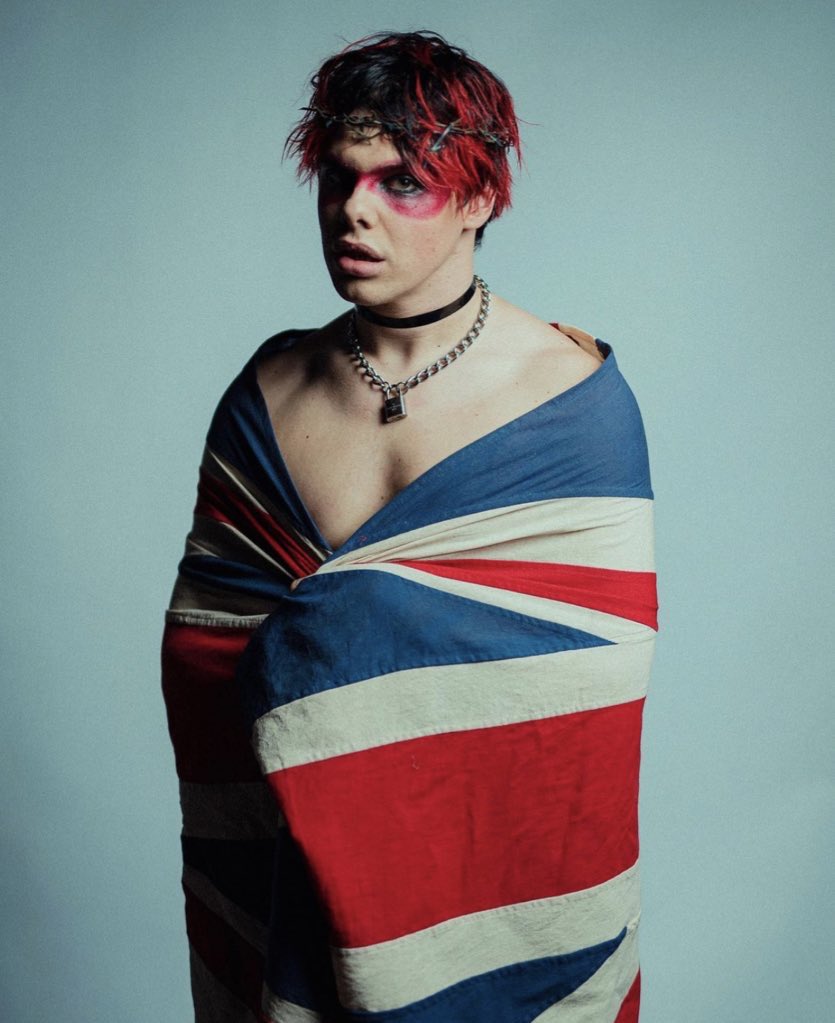 domhrrison's tweet photo. — Guia prático para conhecer o cantor YUNGBLUD, o rebelde pop-punk de Doncaster que luta por uma causa! 🖤 https://t.co/w8WWDmdhOQ
