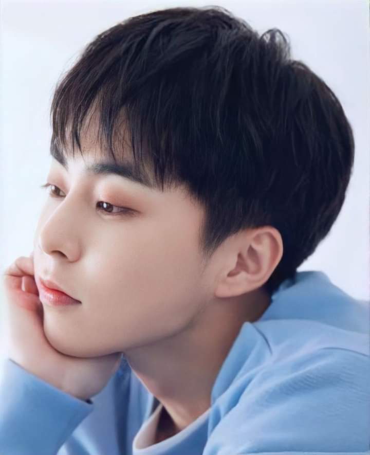 Xiumin_Charm's tweet photo. Happy birthday my Sunshine! Hope to see you soon!😘 https://t.co/8ARMIUUfKJ