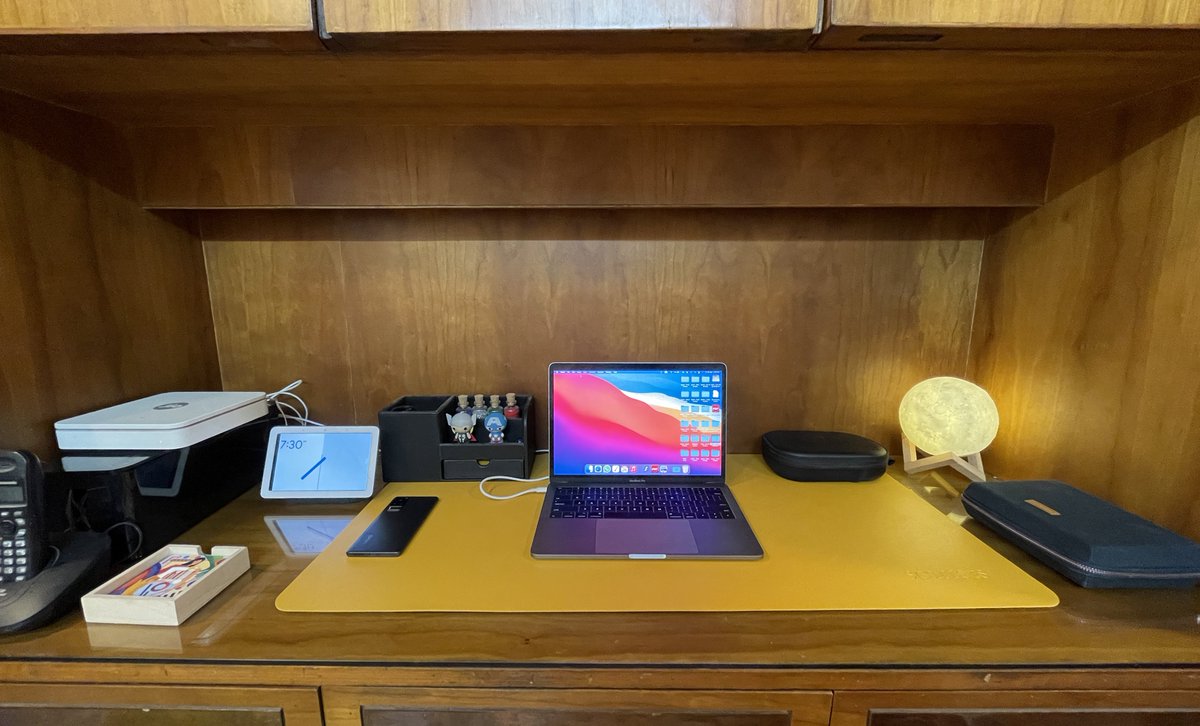 PranavHegdeHere's tweet image. I cleaned and setup my desk cause I was sad about working during the weekend while my friends have long weekend plans. #SadReactsOnly