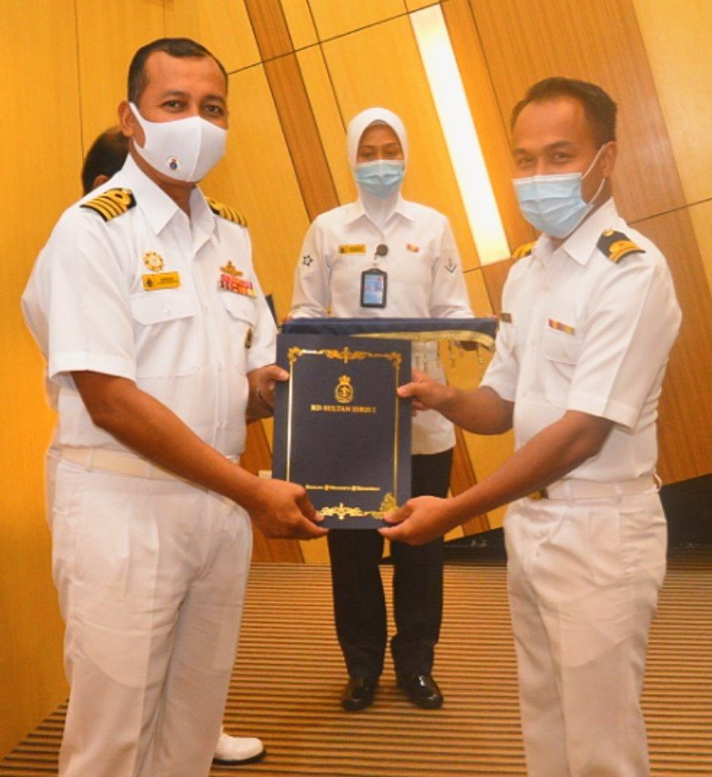 kdsi_1's tweet photo. “There's always a new challenge to keep you motivated”

Congratulations to participants of the Advanced Supply Course 6/21and HOD Course 9/21 who have successfully passed the month-long career enhancement training. 
@tldm_rasmi 
@MPPL_TLDM 
@m_norizal https://t.co/qWVRVL5qqF