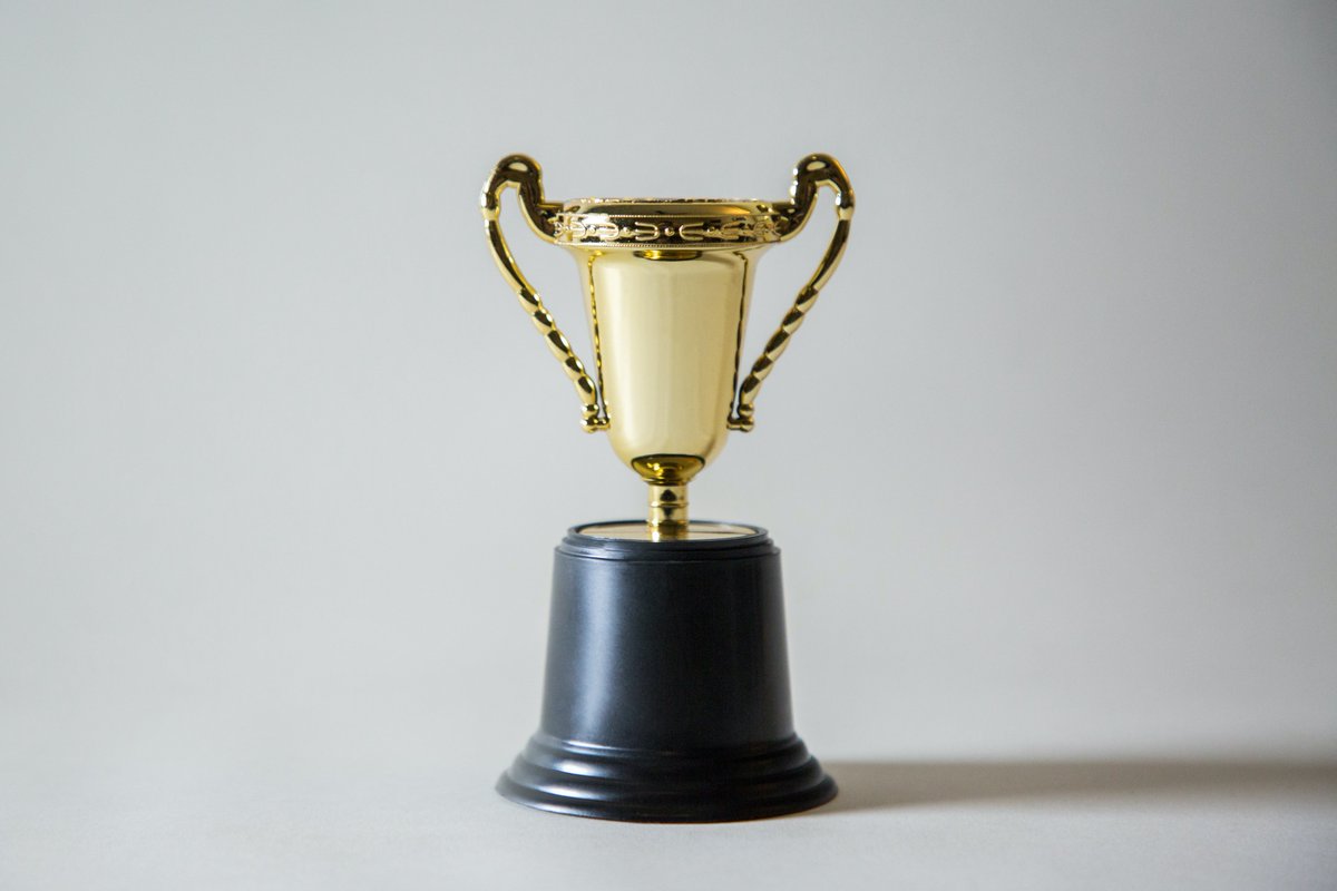 Buurtcoach Mieke Sandifort zet zich in voor het Oude Westen en Cool. Als blijk van waardering werd ze genomineerd voor een prijs voor mensen die positief bijdragen aan de leefbaarheid van Rotterdam. Of ze won... Dat lees je in dit artikel: bit.ly/39iPdLJ