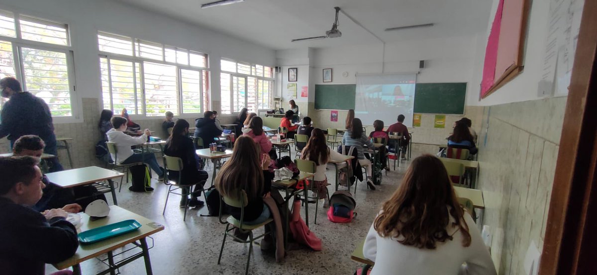 MaristasMalaga's tweet photo. Las tres clases de 3ºESO han recibido una charla titulada "#ExclusiónSocial, #pobreza e #igualdad de género a nuestro alrededor" por parte de @taniatorreblanc de @ArrabalAID, a los que agradecemos su trabajo y colaboración.

#maristas #masqueaulas https://t.co/cvxSllLsqd