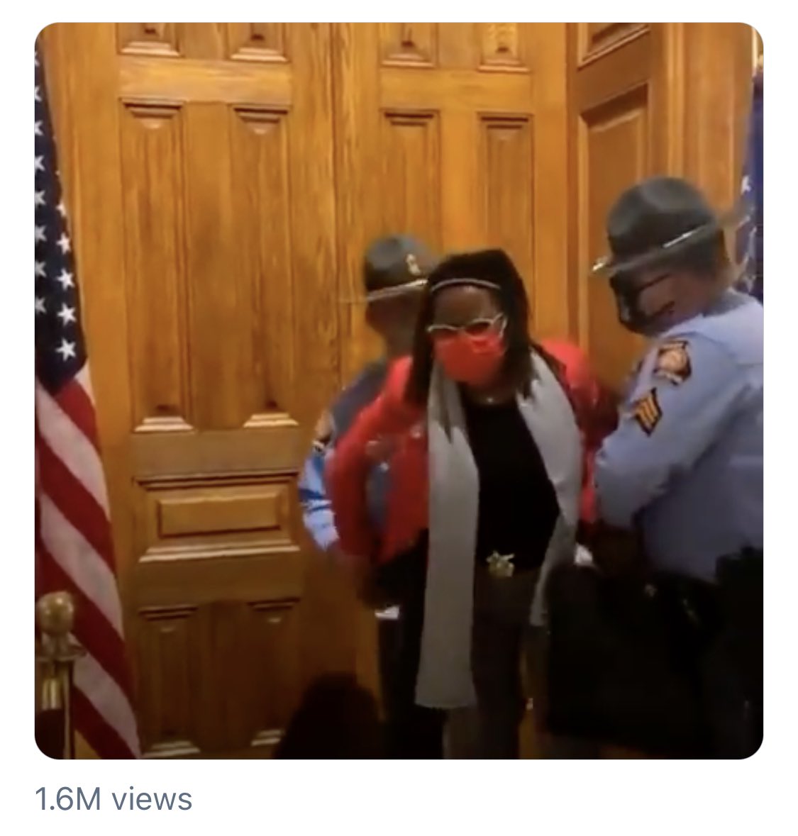 FozzieBear88's tweet photo. @DerenicByrd There is something seriously wrong here ... https://t.co/Z474gYLYr8