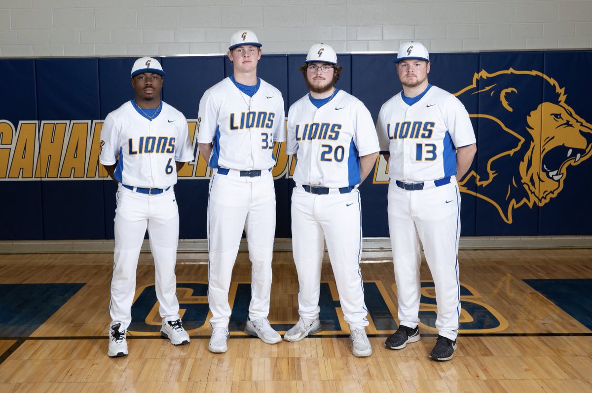 Beerman33's tweet photo. Senior year baseball season starts with a double header against Chagrin Falls tomorrow lead by Senior Captains @Jordan_Daniels6 @zachmarzetz33 @Bmoegen @TreyBurger4 
Good Luck boys and all of @GahannaBaseball https://t.co/JJRyyKQJuf