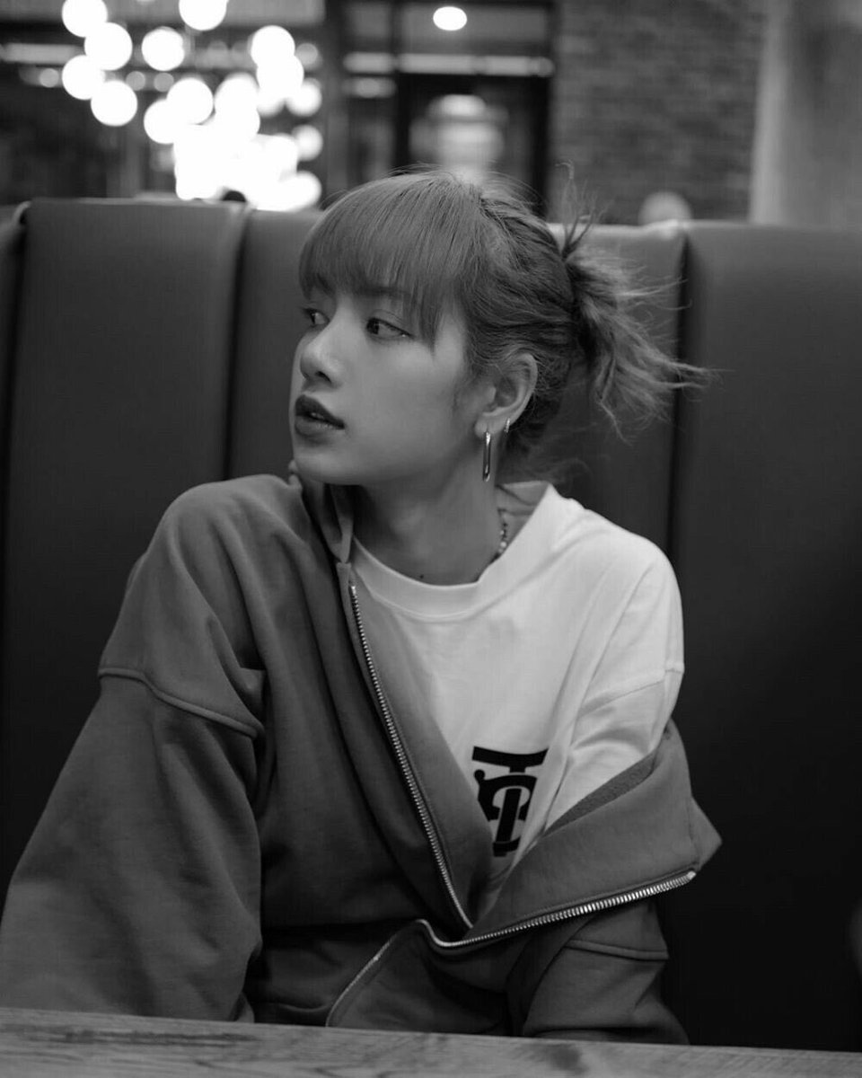 kimjchu_'s tweet photo. HAPPY BIRTHDAY LISA
Ku bangkit dari kubur demi kamu🙈

#TheLalisaDay
#OurGemLalisaDay
#리사가_걷는길은_삼월처럼_따뜻하길 @blackpink https://t.co/EJFaQatQN2