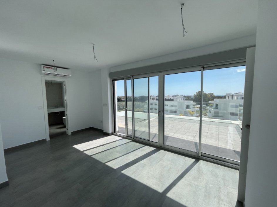 crooky101's tweet photo. This recently built south facing penthouse has a spacious living room with access to a large terrace, the living room leads to the solarium that surrounds the entire floor with great views of the surroundings and the nearest golf course. More info: https://t.co/bjLcqRkXkc https://t.co/svk6XTU92h