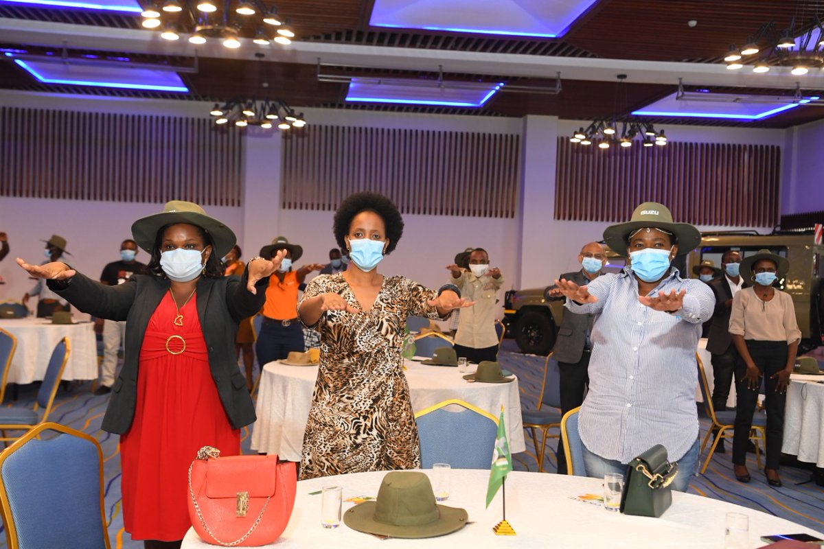 ToskKenya's tweet photo. Ice breaker at the TOSK Networking and Cocktail at @MovenpickNRB

#Tosk #Toskenya #TusongeMbelePamoja #IsuzuKenya #RsaKenya #ZuruNaKWS #KWSkenya #SettingThePace #magicalkenya #tembeakenya #versatilephotographers #ttk 

@IsuzuKenya @kwskenya @magicalkenya @goplacesdigital https://t.co/jwQ7oaGziw