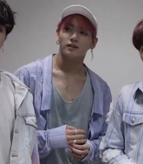 jinkookfolder's tweet photo. this jungkook needs to make a comeback ✋😌 https://t.co/kcRUO1NPWr