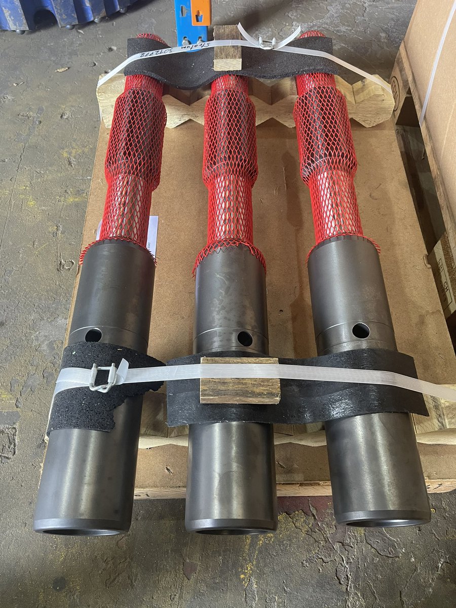 Shanks &amp; Roto Percussive Casing ready for despatch. Made form the highest quality material, machined and heat treated by EMDE in 🇩🇪! We offer a wide range of shanks for all rig manufacturers, contact us for more information on the range info@stratumdrillingsolutions.com