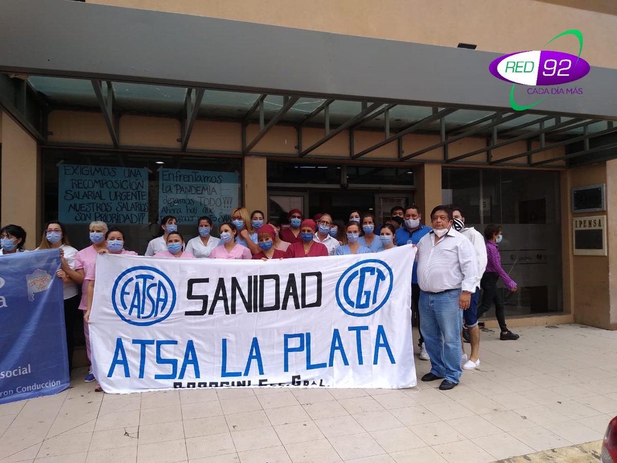 RED92cadadiamas's tweet photo. 📍🥼 #AHORA | #LaPlata | #Ipensa | #Sanidad |
👉Trabajadores de IPENSA (4 y 59, La Plata) se suman al paro de Sanidad, en reclamo de una recomposición salarial para el sector. https://t.co/HzpiO5s1dg