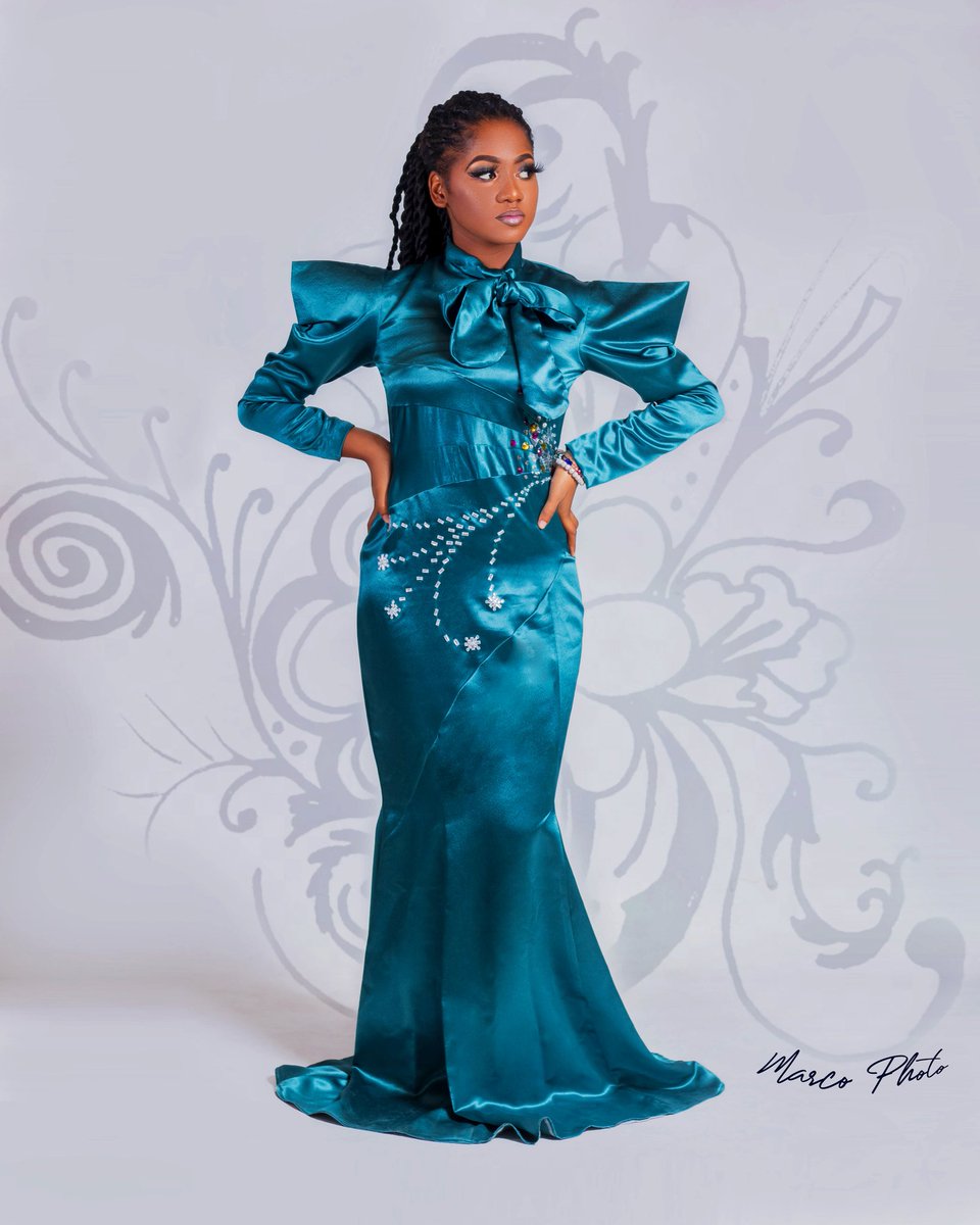 Amarchenry's tweet image. When fine art meets with fashion and photography.
#fashionphotography #braidslife #creativity #portraitphotography #flawlessskin #dressmaking #bluemagic #flowersofinstagram #haitianmodel #haiti #caribeangirl #photography #color #shine #antoinemarchenry #MakayaStudio
#YSB
