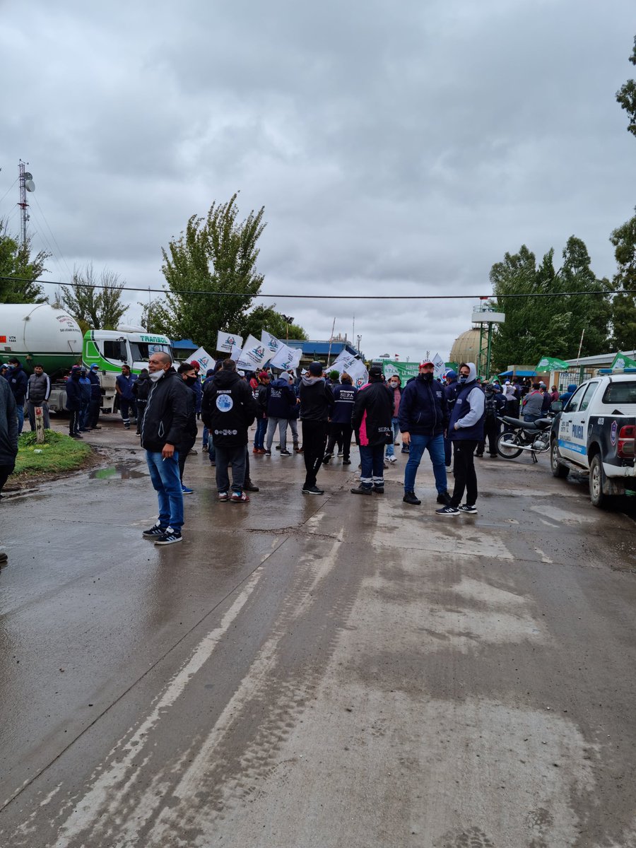 Aguero_M_A's tweet photo. Junto al trabajador en los reclamos genuinos. Estamos donde siempre debemos estar!  #STIGas @UnidadBloque https://t.co/X9r9GfM8Ri