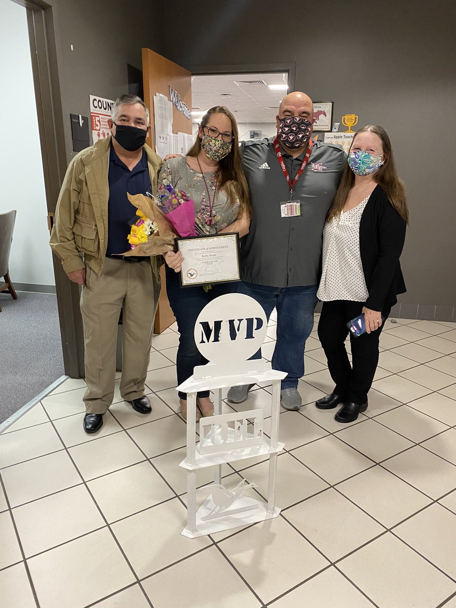 Congratulations to Katie Dean, the Lee HS 2020-2021 Teacher of the Year! #gcGiants #GanderPride #Gr8X2BaGANDER