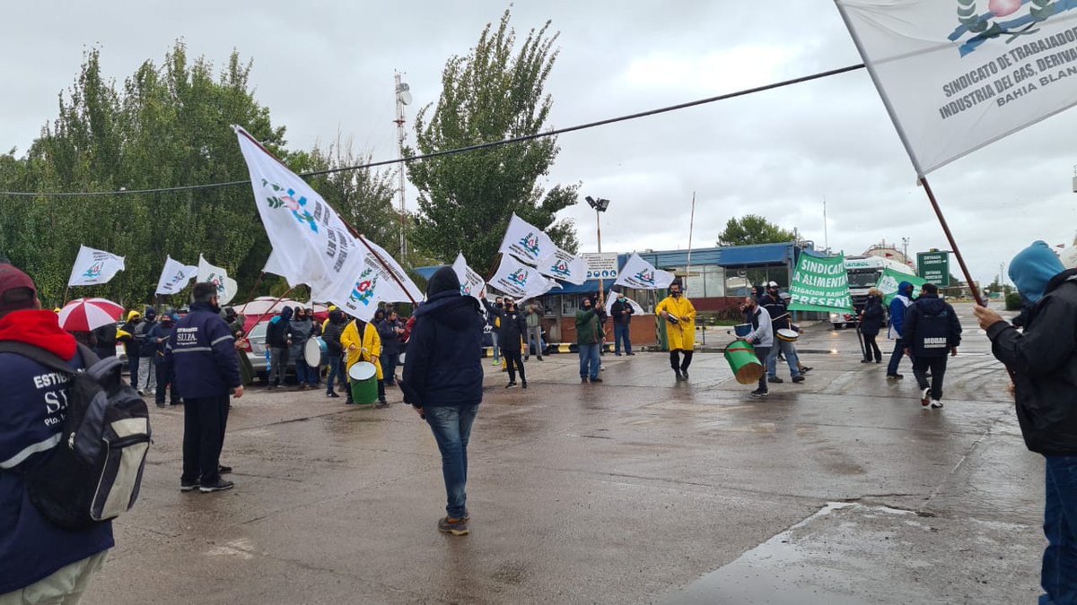 Aguero_M_A's tweet photo. Junto al trabajador en los reclamos genuinos. Estamos donde siempre debemos estar!  #STIGas @UnidadBloque https://t.co/X9r9GfM8Ri