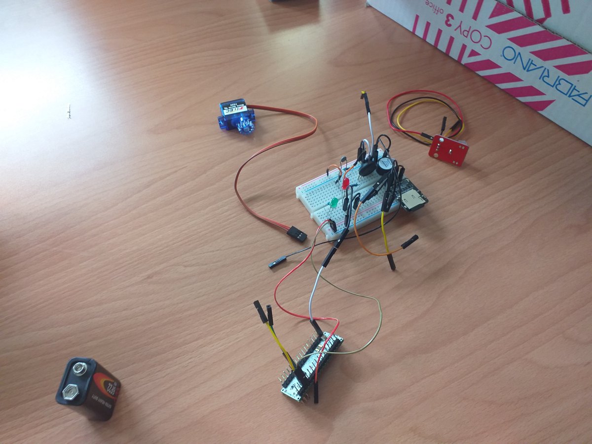 25Lvma's tweet photo. En cette fin d'avant-dernière semaine 📅 de projet, nous nous focalisons sur le programme/câblage de la mission principale et de la modélisation du Cansat ! https://t.co/EdzHCOK13R
