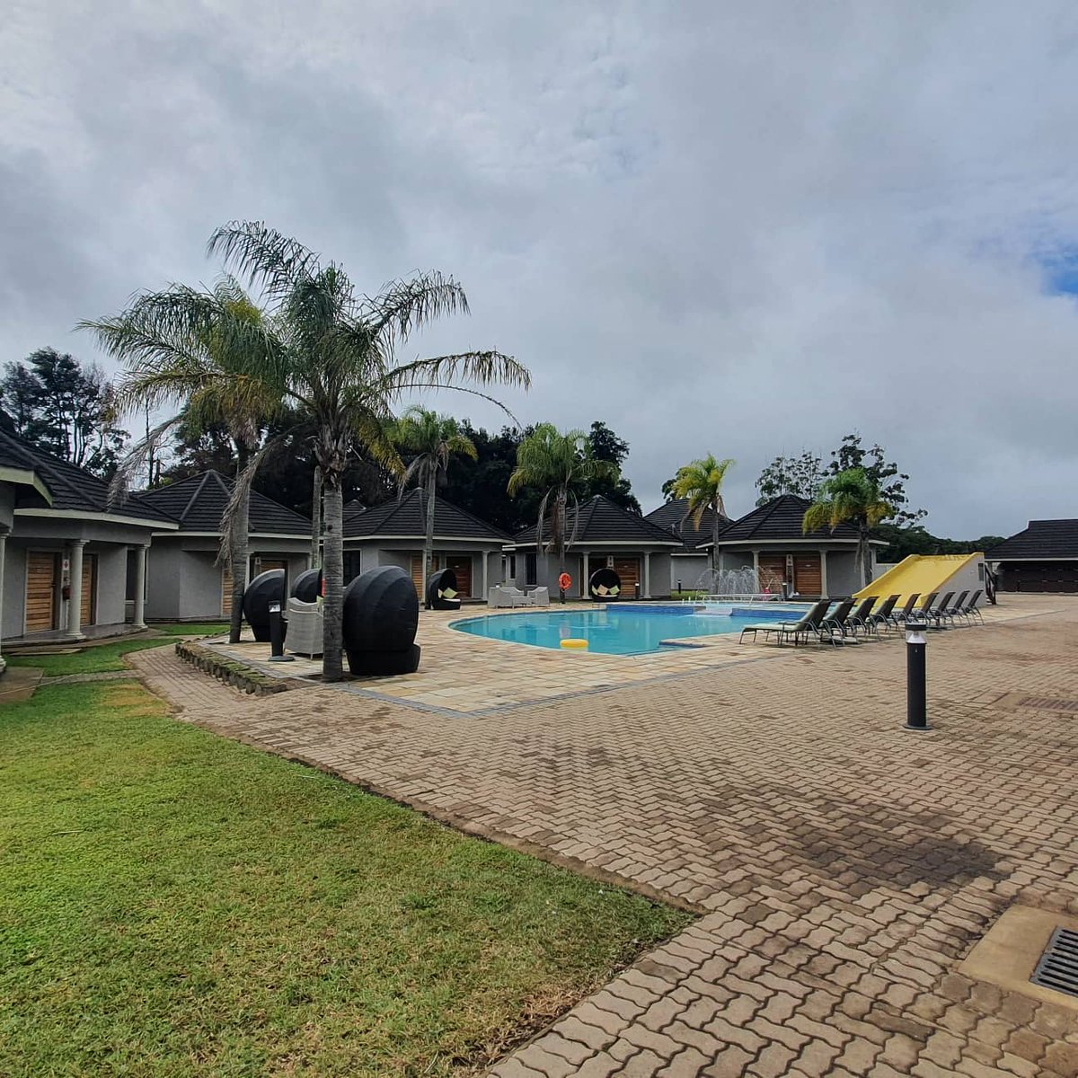 AK_MediaMan's tweet photo. #Eshowe loved being in your hood today. A big shout out to the staff and management of #AloeLifestyleHotel a great place to stay if you in the region. Another sucessful #TravelWithPurpose #SMME workshop delivered #KZN #NorthernKZN #RuralTourism #VTSD #ShareSouthAfrica https://t.co/VPQBwTLJ2a