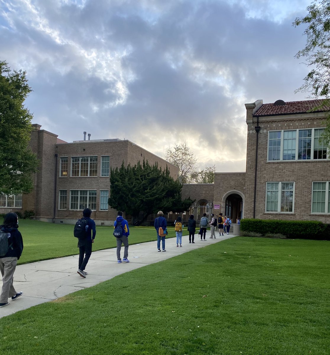 El Segundo Unified (@elsegundousd) on Twitter photo Welcome back <a href="/ElSegundoHS/">El Segundo High</a> Eagle! All hybrid students in 9th - 12th grade return for orientation March 25 & 26. #EaglePride Welcome back <a href="/ElSegundoHS/">El Segundo High</a> Eagle! All hybrid students in 9th - 12th grade return for orientation March 25 & 26. #EaglePride