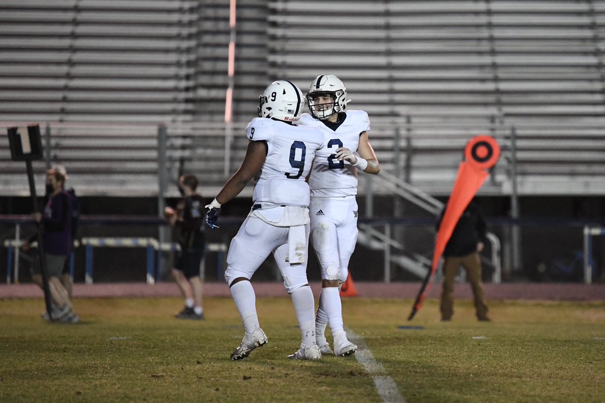 BigMas63's tweet photo. Thursday Night Lights - Osborne Park (1) @ChampeKnightsFB https://t.co/7ZOeOdyVUO