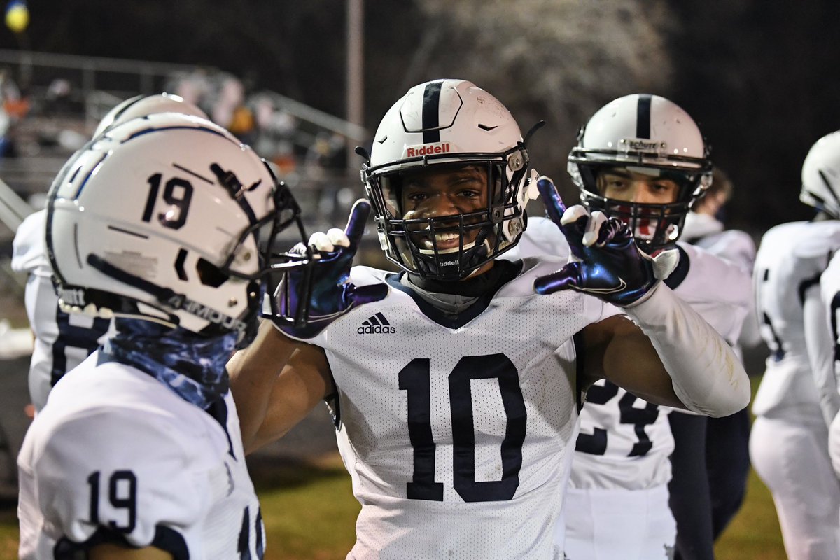 BigMas63's tweet photo. Thursday Night Lights - Osborne Park (1) @ChampeKnightsFB https://t.co/7ZOeOdyVUO