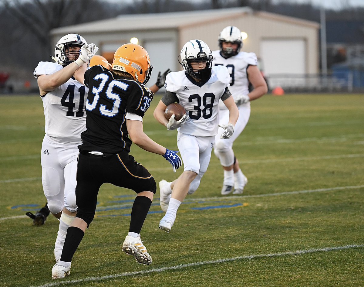 BigMas63's tweet photo. Thursday Night Lights - Osborne Park (2) @ChampeKnightsFB https://t.co/WHFTcDND1R