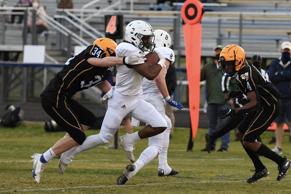 BigMas63's tweet photo. Thursday Night Lights - Osborne Park (2) @ChampeKnightsFB https://t.co/WHFTcDND1R