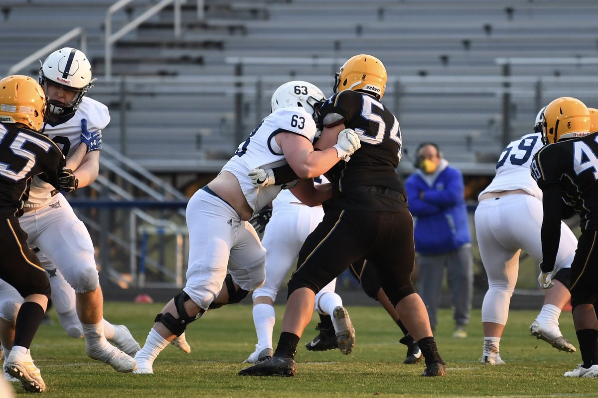 BigMas63's tweet photo. Thursday Night Lights - Osborne Park (3) @ChampeKnightsFB https://t.co/InWzf6HATI