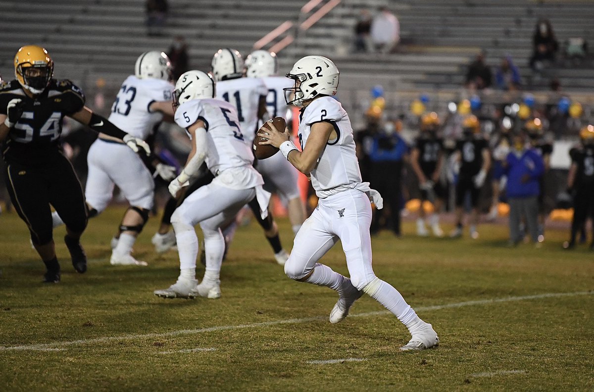 BigMas63's tweet photo. Thursday Night Lights - Osborne Park (4) @ChampeKnightsFB https://t.co/6TYwwaZKlF
