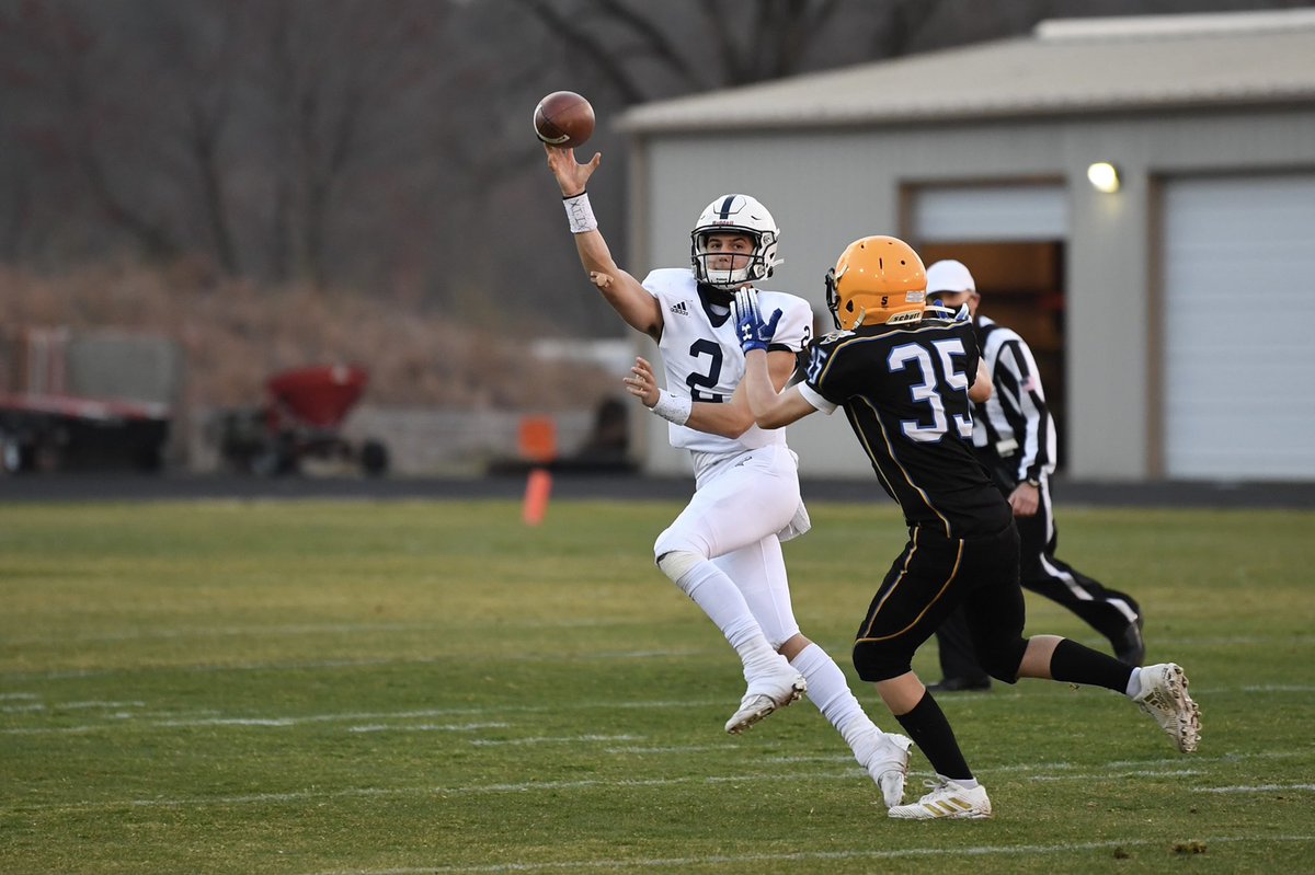 BigMas63's tweet photo. Thursday Night Lights - Osborne Park (4) @ChampeKnightsFB https://t.co/6TYwwaZKlF