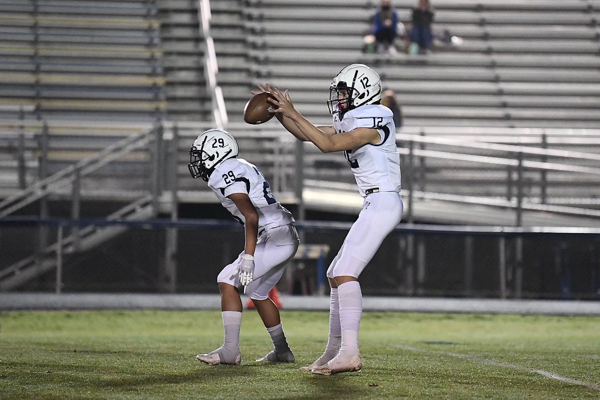 BigMas63's tweet photo. Thursday Night Lights - Osborne Park (4) @ChampeKnightsFB https://t.co/6TYwwaZKlF