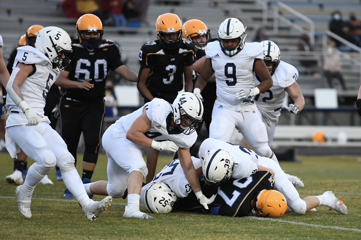BigMas63's tweet photo. Thursday Night Lights - Osborne Park (5) @ChampeKnightsFB https://t.co/tybG3KGJcU