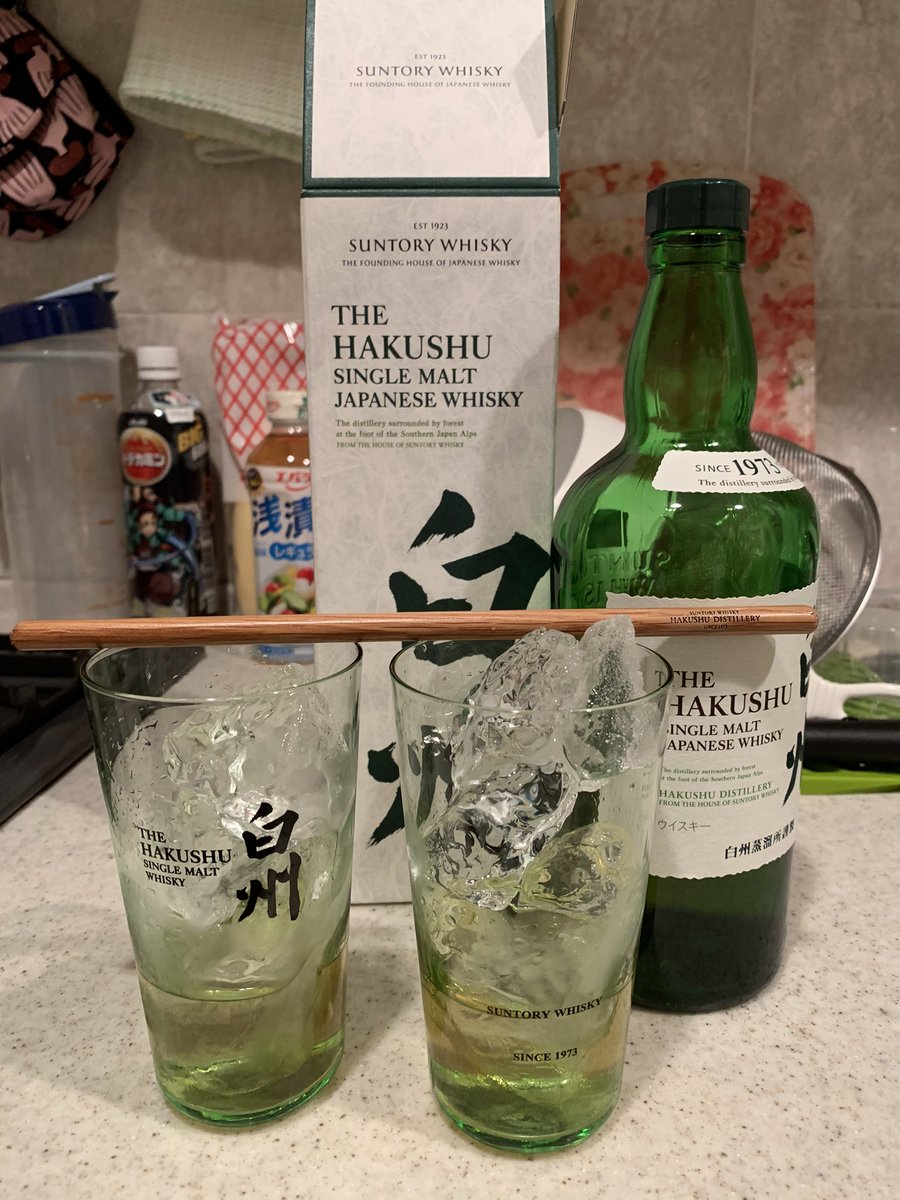 tokyotabemono's tweet photo. Had a great but busy week. Perfect way to chill: #Hakushu Highball prepared with the original swizzle stick picked up at the Hakushu Distillery in Yamanashi. Worth a visit after Corona! Also go to the Nakamura Keith Haring Collection and eat Houtou if you go! #Suntory #AddMint https://t.co/du71YzLF76