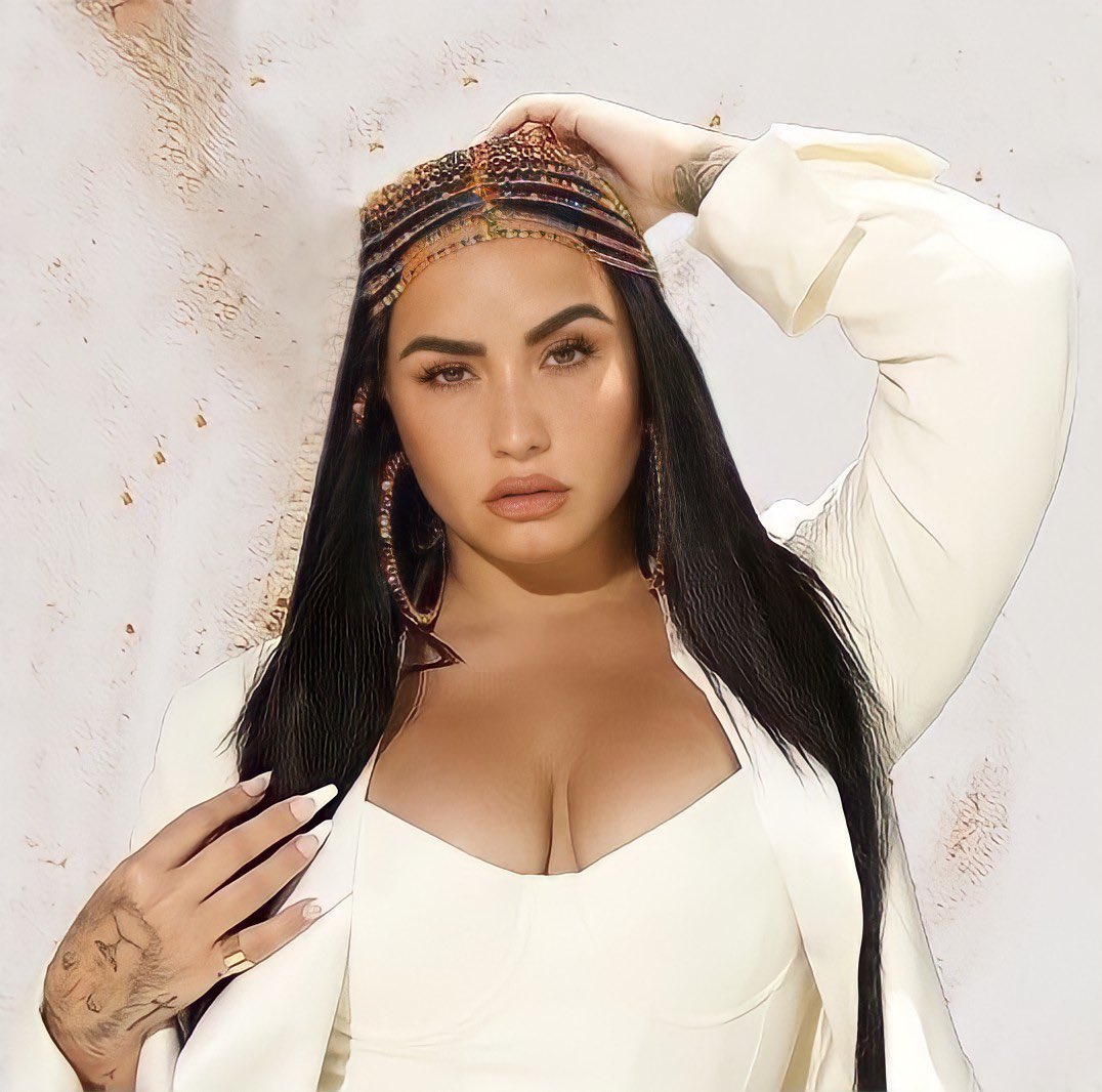 demisfandomsrb's tweet photo. Hey @playradiors! Can you play the new song of Demi Lovato - Dancing With The Devil? #Serbia #Srbija #Belgrade #playradio #radios2 https://t.co/EikZ3kWQ59