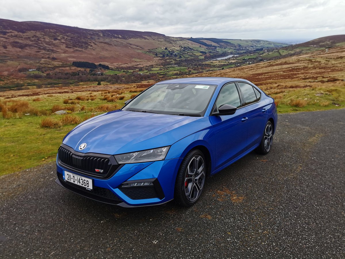 CarHack's tweet photo. Just picked up the new Skoda Óctavia RS 2,0 TDI 200 hp 7-Speed DSG. Price is €44, 229 incl extras. #whaddyathink https://t.co/9i5BJ9UQpo