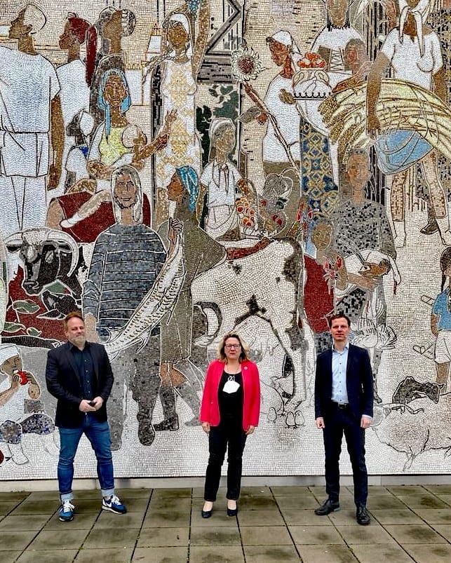 wwwEventagentur's tweet photo. Sascha Jaite (GF, www) und Team empfingen Umweltministerin Svenja Schulze und DNR-Präsident Prof. Dr. Kai Niebert, die anschließend die Wahlveranstaltung des DNR mit Vorträgen für die live zugeschalteten Verbände bereicherten. Die Wahlen laufen!
#whatwhenwhy #naturschutzring https://t.co/yKcDd7xg9j