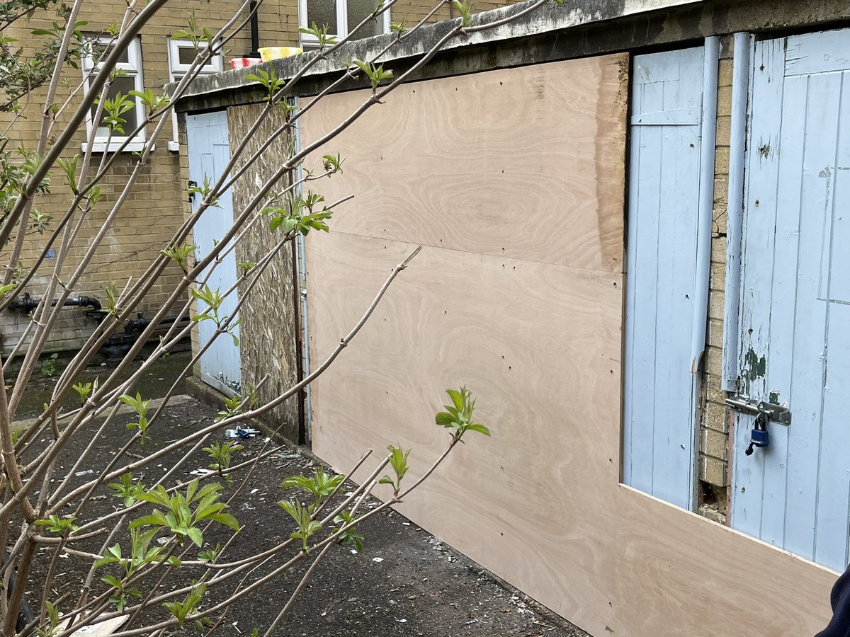 MPSAvonmore's tweet photo. Sheds which have been used by drug users and homeless people causing ASB has now been boarded up https://t.co/zBdxMIeVsR