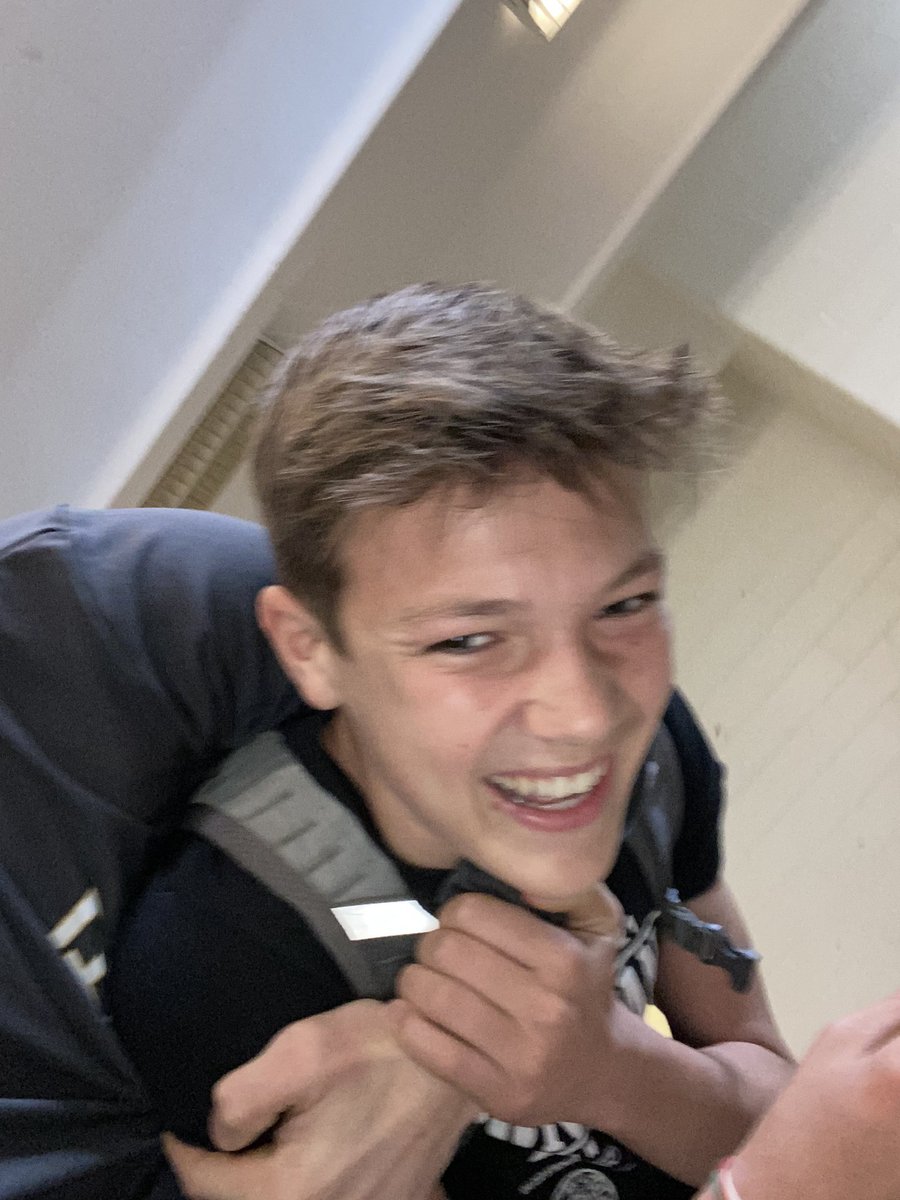 datravsydapat's tweet photo. Have him at gunpoint till karsen quits capping @PogChampNerf https://t.co/R8abJmuH7O