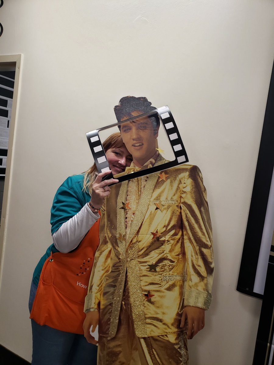 Tracylenz20's tweet photo. Fun at store 1269..Kathy from the Pro Desk https://t.co/5Lj3gTxUlD