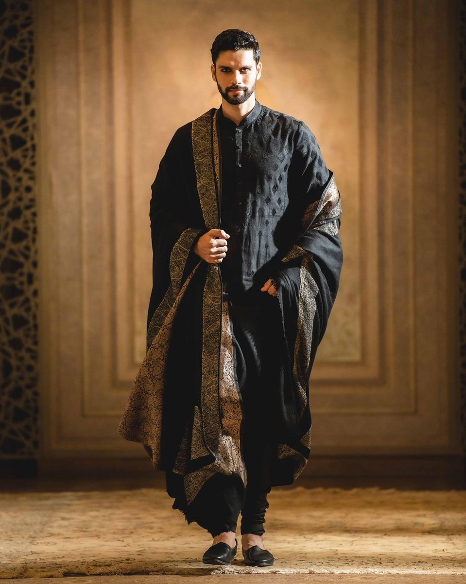 Layers, layers, layers! Outstanding couture Menswear by <a href="/taruntahiliani/">ravneesh dhaneshwar</a> - for exclusive Menswear ideas and pieces follow @bibiman__ 

#indiancouture #menswear #taruntahiliani #bibiman #groomideas